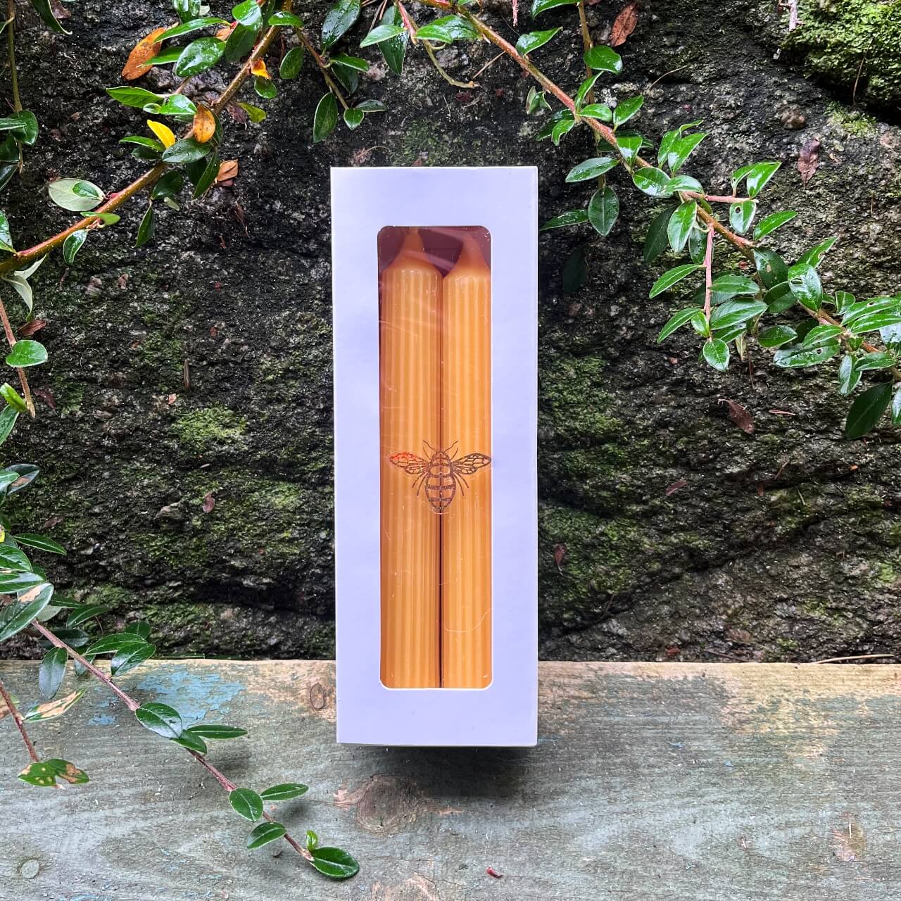 4 - pk Kronelys av bivoks med riller fra Lev Logisk