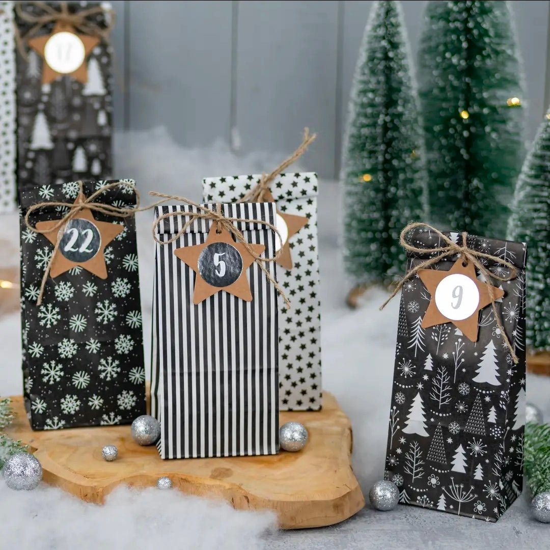 DIY Adventskalender til å fylle selv -sort&hvit fra Lev Logisk