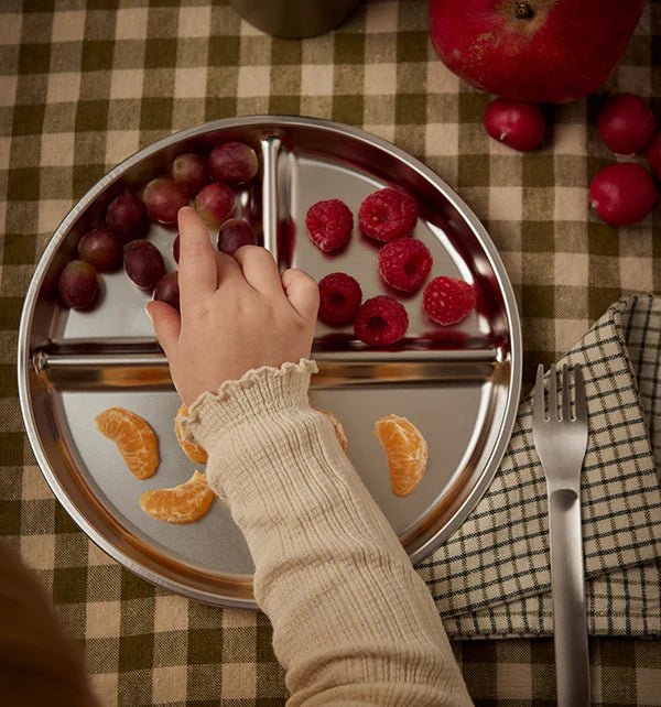 Haps Kids tallerken i rustfritt stål - Lev Logisk
