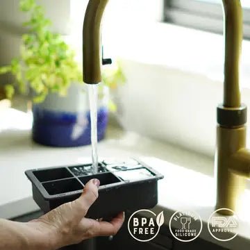 Isbitform i silikon med lokk – 6 ekstra store isbiter fra Lev Logisk