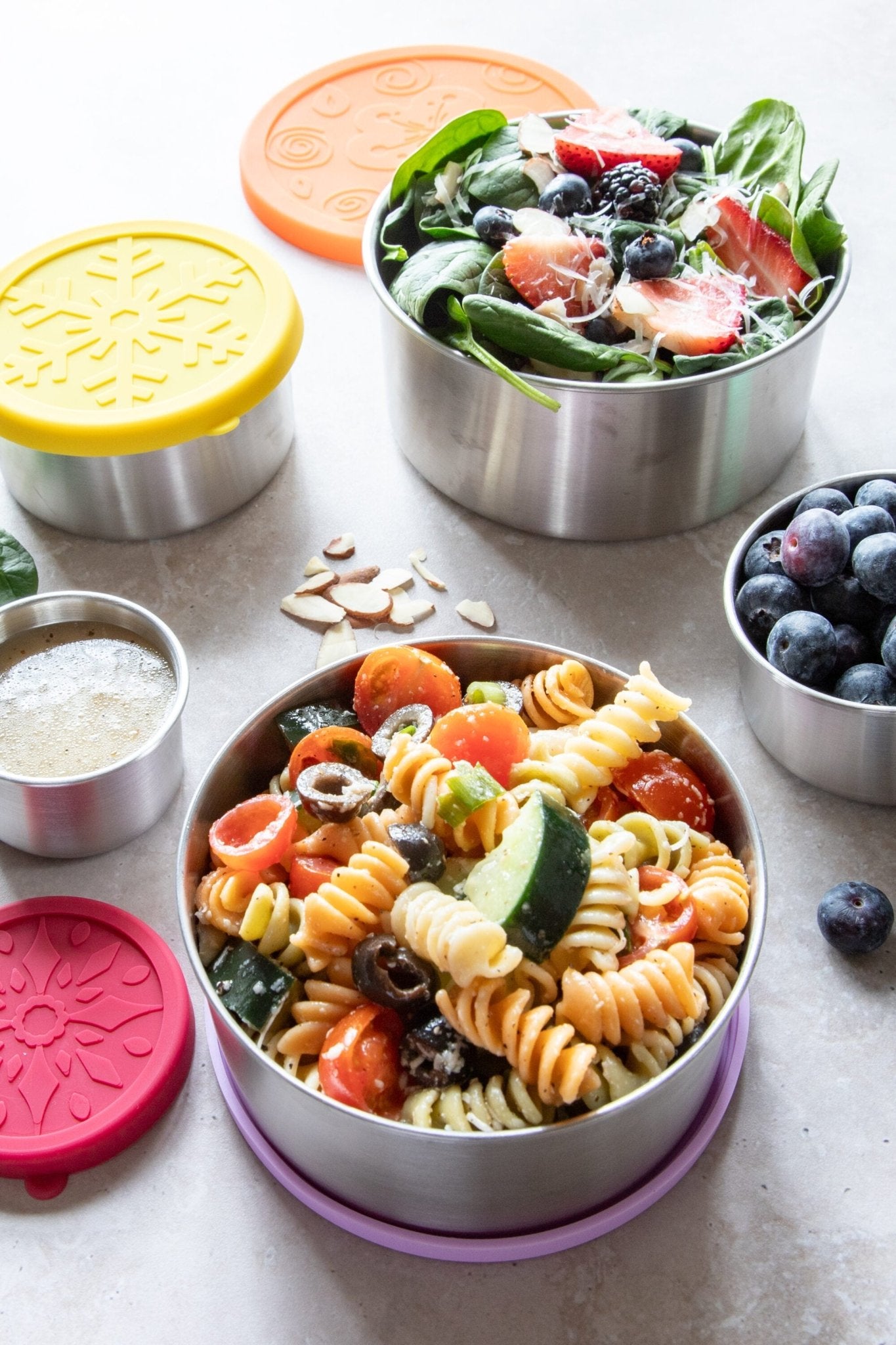 Minimal stålbokser i rustfritt stål m/lokk i silikon 5 pk fra Lev Logisk