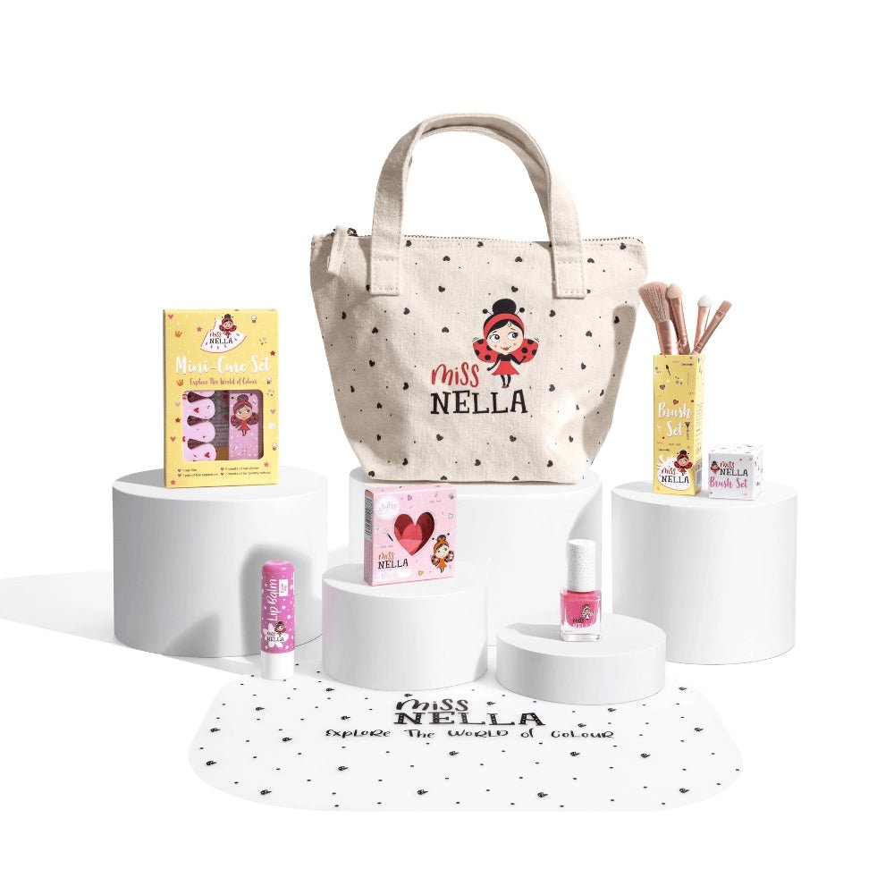 Miss Nella veske m/ innhold fra Lev Logisk