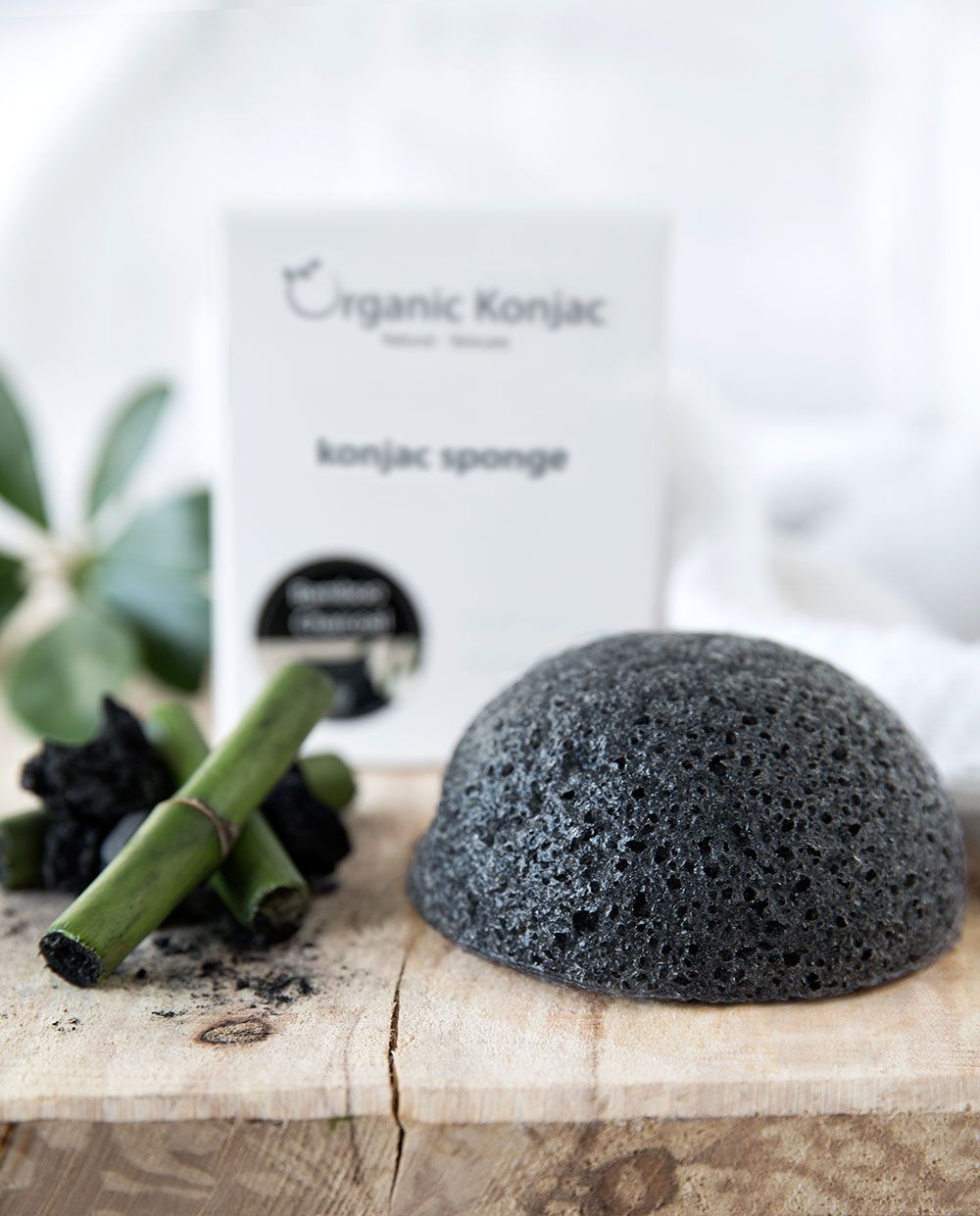Organic Konjac Svamp Bambus kull – Akne og uren hud fra Lev Logisk
