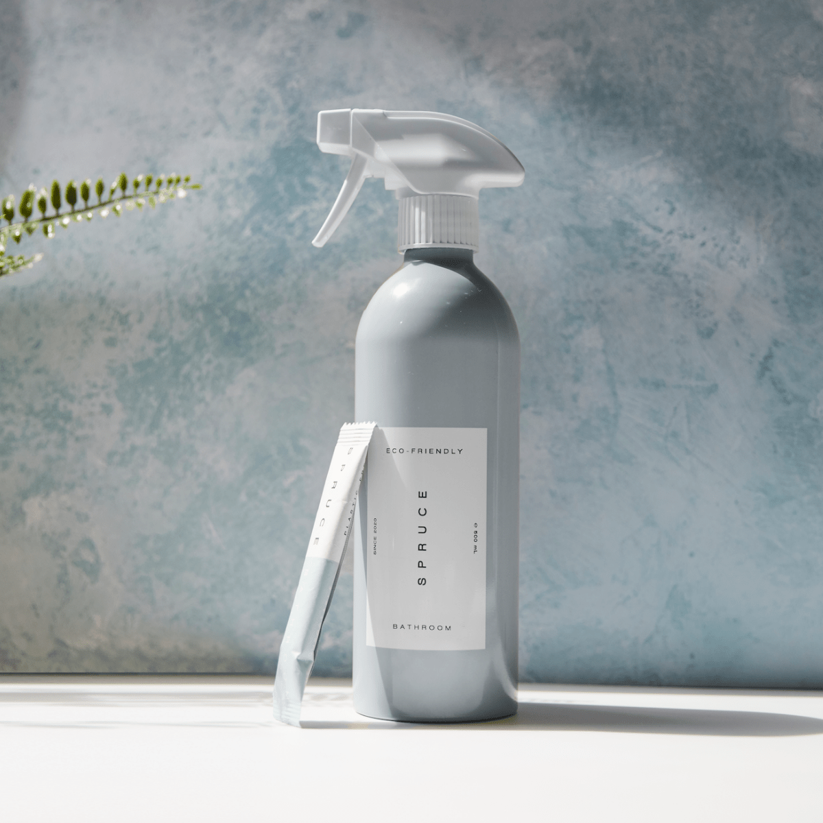 Spruce Bathroom Cleaner Starter Kit fra Lev Logisk