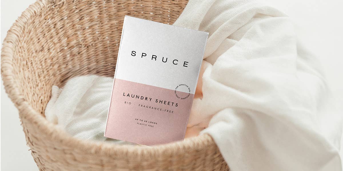 Spruce Laundry Detergent Sheets fra Lev Logisk