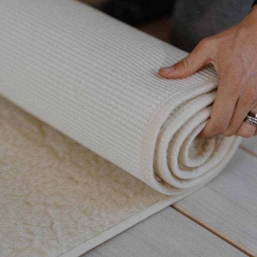 Yogamatte i merinoull – myk, pustende og bærekraftig fra Lev Logisk