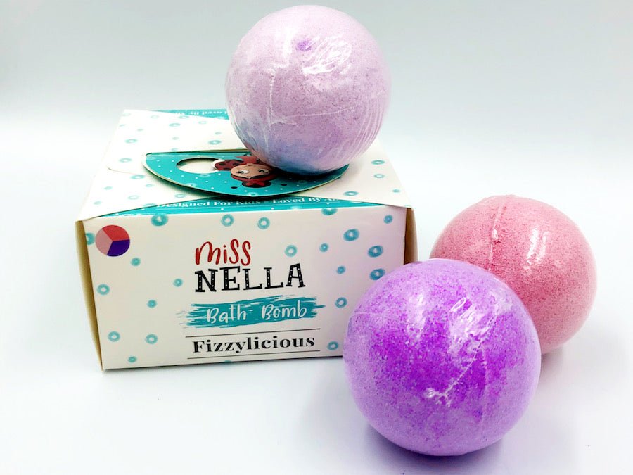 Miss Nella gavepakke med 3 badebomber - Lilla, mørkerosa og lyserosa - Lev Logisk